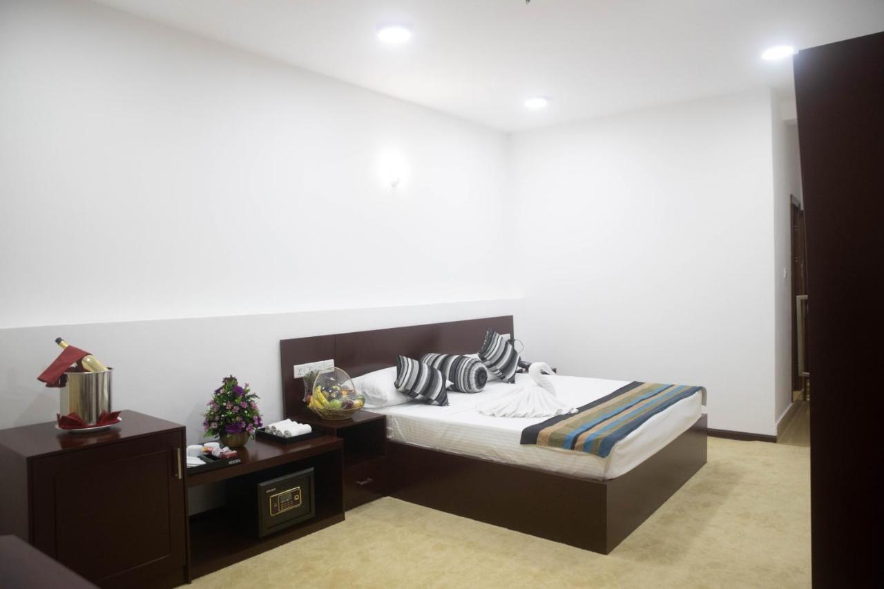 Hotel Kamrel Kurunegala Esterno foto