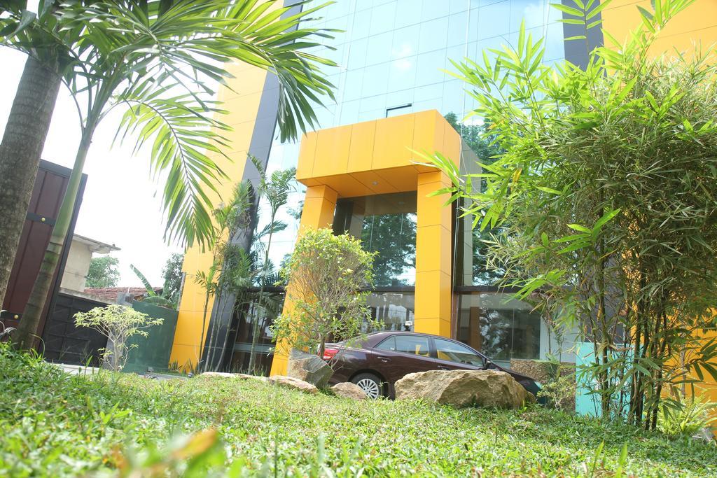 Hotel Kamrel Kurunegala Esterno foto