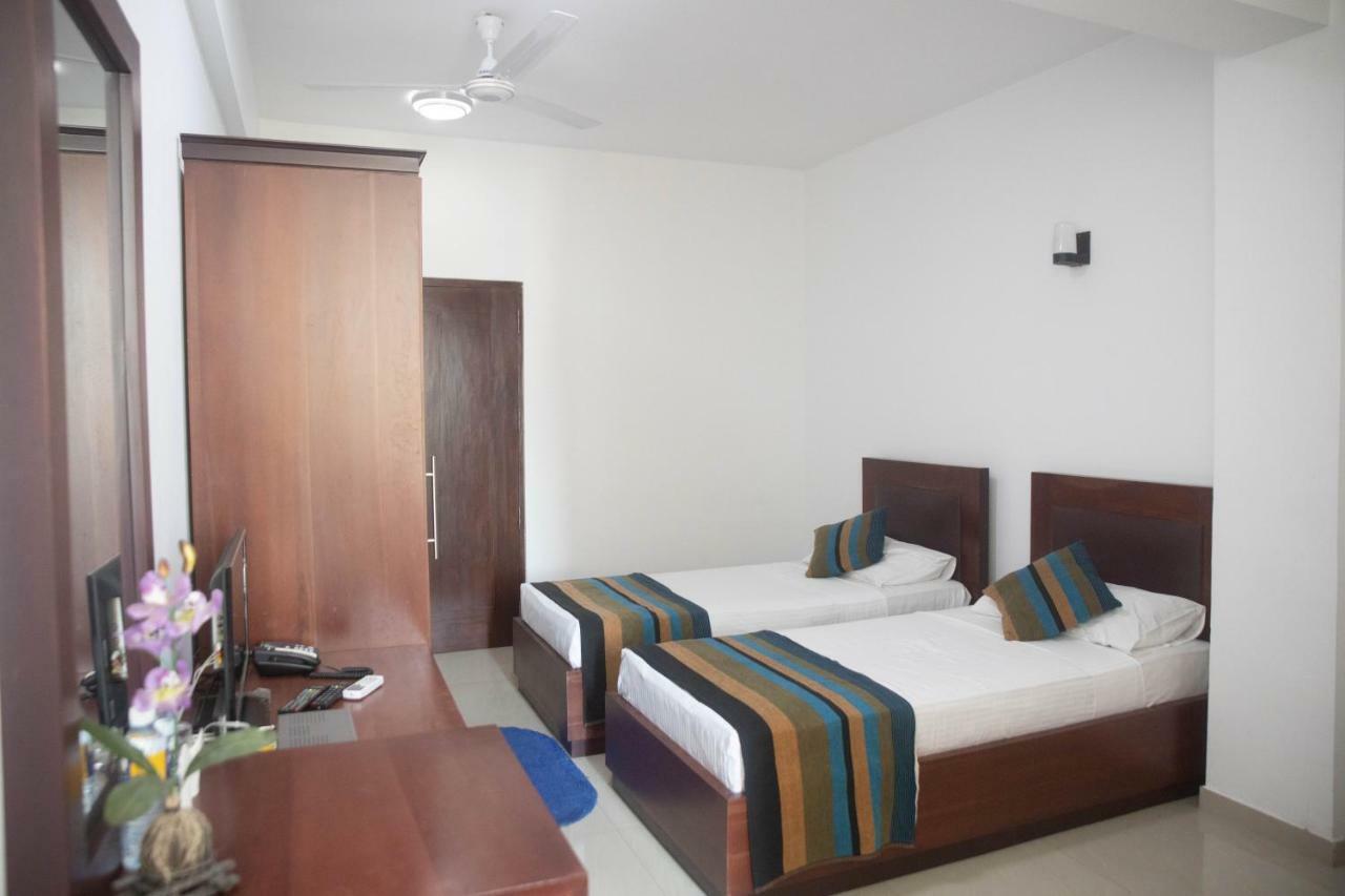 Hotel Kamrel Kurunegala Esterno foto