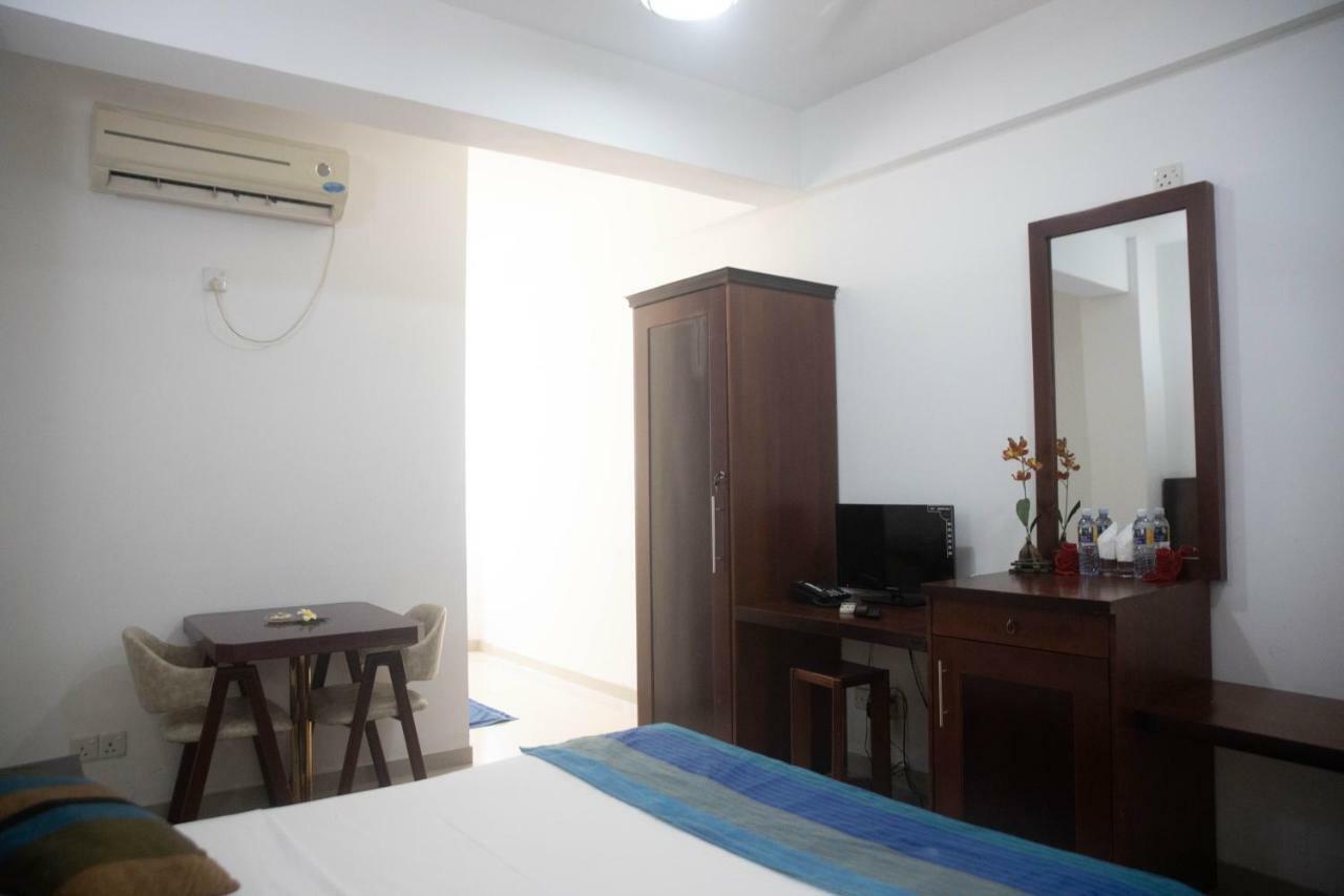 Hotel Kamrel Kurunegala Esterno foto